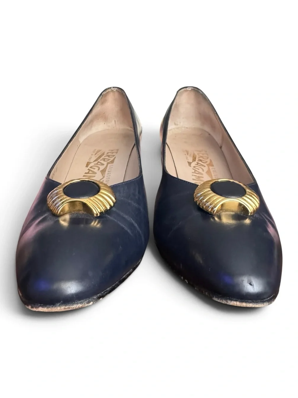 Vintage 70s Salvatore Ferragamo Navy Leather Gold Medallion Pumps 7 AA